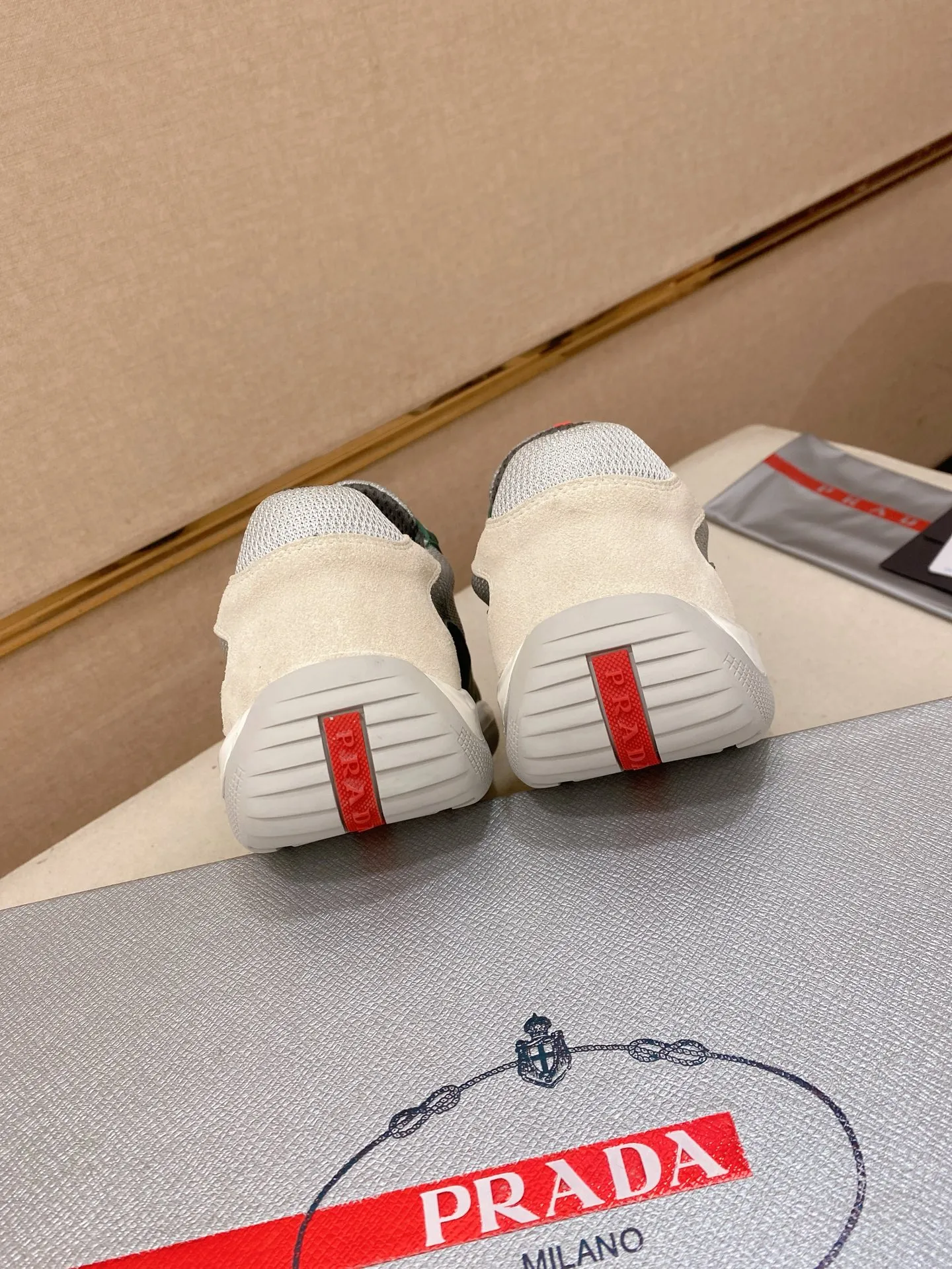 Men's shoes 💰 580💰 ✔️✔️✔️High version High-quality new PRADA (Prada) counters are launched simultaneously, new men's shoes, 😘fabrics are selected from first-layer cowhide fabrics. Lining: Imported cowhide leather lining. 👍🏿High-end☄️Open-molded non-slip rubber outsole, exquisite lines, simple and elegant, comfortable and high-end for leisure travel. Code number: 38 to 45